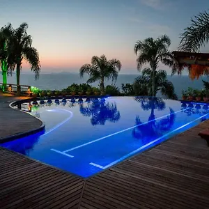 https://resort-refugio-do-estaleiro.santa-catarina-brasil.com